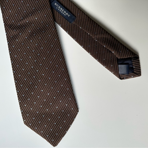 BURBERRY Tie - Picture 1 of 7